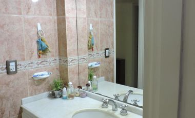 Casa imponente, 4 habitaciones, asador, cochera doble, patio y pileta.