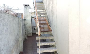 Casa imponente, 4 habitaciones, asador, cochera doble, patio y pileta.