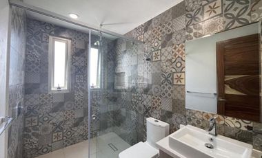 Casa en venta  con escalinata expuesta en Condado del Valle, con fácil acceso a CDMX