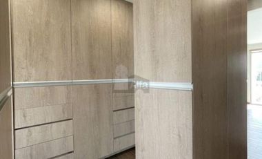 Casa en venta  con escalinata expuesta en Condado del Valle, con fácil acceso a CDMX