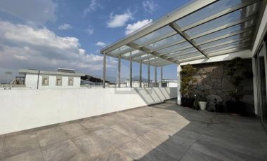 Casa en venta  con escalinata expuesta en Condado del Valle, con fácil acceso a CDMX