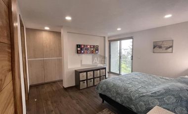 Casa en venta  con escalinata expuesta en Condado del Valle, con fácil acceso a CDMX