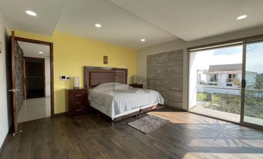 Casa en venta  con escalinata expuesta en Condado del Valle, con fácil acceso a CDMX