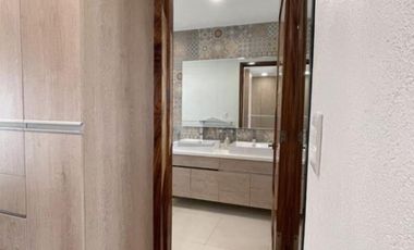 Casa en venta  con escalinata expuesta en Condado del Valle, con fácil acceso a CDMX