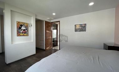Casa en venta  con escalinata expuesta en Condado del Valle, con fácil acceso a CDMX