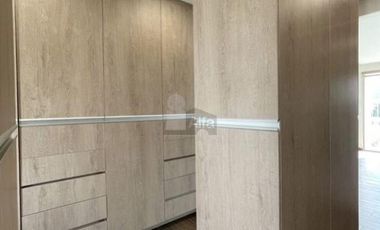 Casa en venta  con escalinata expuesta en Condado del Valle, con fácil acceso a CDMX