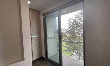Casa en venta  con escalinata expuesta en Condado del Valle, con fácil acceso a CDMX