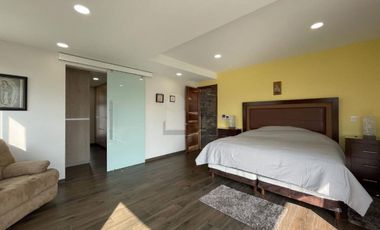 Casa en venta  con escalinata expuesta en Condado del Valle, con fácil acceso a CDMX