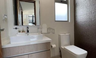 Casa en venta  con escalinata expuesta en Condado del Valle, con fácil acceso a CDMX