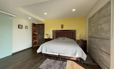 Casa en venta  con escalinata expuesta en Condado del Valle, con fácil acceso a CDMX
