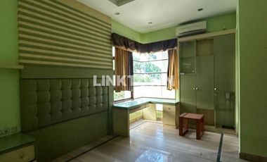 Disewakan Harga Nego Rumah di Kawasan Elite Graha Famili Surabaya Barat
