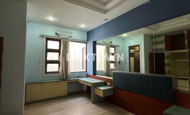 Disewakan Harga Nego Rumah di Kawasan Elite Graha Famili Surabaya Barat