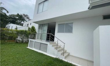 Casa campestre de 204 M2 en 665 mill en La Mesa Cund, zona urbana.