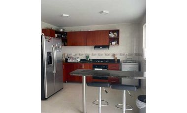 Casa campestre de 204 M2 en 665 mill en La Mesa Cund, zona urbana.