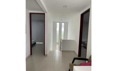 Casa campestre de 204 M2 en 665 mill en La Mesa Cund, zona urbana.