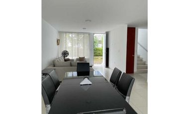 Casa campestre de 204 M2 en 665 mill en La Mesa Cund, zona urbana.