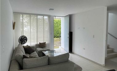 Casa campestre de 204 M2 en 665 mill en La Mesa Cund, zona urbana.