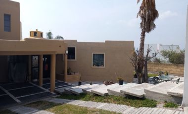 FRACC.VISTA REAL. Vive en contacto con la Naturaleza.   Aire puro, lagos, bosquecillos, 4 grados más fresco que abajo en QRO.,  Club social y deportivo muy completo, Seguridad 24/7.