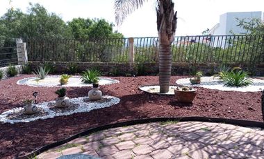 FRACC.VISTA REAL. Vive en contacto con la Naturaleza.   Aire puro, lagos, bosquecillos, 4 grados más fresco que abajo en QRO.,  Club social y deportivo muy completo, Seguridad 24/7.