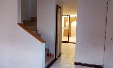 casa en arriendo en el cortijo engativa. Cod A2427