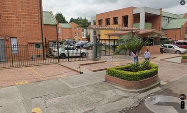 casa en arriendo en el cortijo engativa. Cod A2427