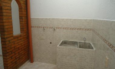 casa en arriendo en el cortijo engativa. Cod A2427