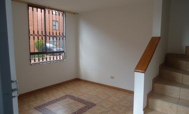 casa en arriendo en el cortijo engativa. Cod A2427