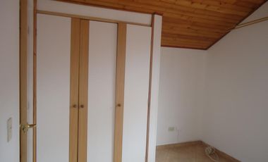 casa en arriendo en el cortijo engativa. Cod A2427