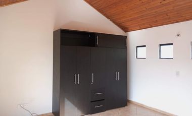 casa en arriendo en el cortijo engativa. Cod A2427