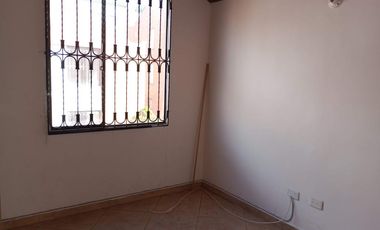casa en arriendo en el cortijo engativa. Cod A2427