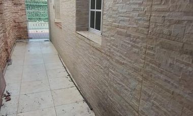 PRECIOSA CASA EN VENTA EN EL BARRIO AGUACATES. A PASOS DE LA COSTANERA.-