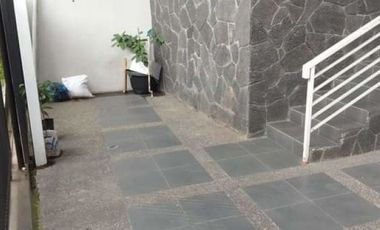 Rumah 3,5 Lantai Bagus Modern Minimalis Siap Huni Sayap Setrasari Bandung
