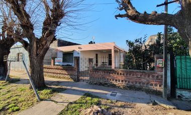 Casa En Venta A 200 mts. Av Principal - Moreno