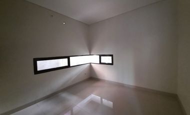 Dijual Rumah Dengan Kolam Renang
