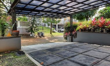 Dijual Rumah Dengan Kolam Renang