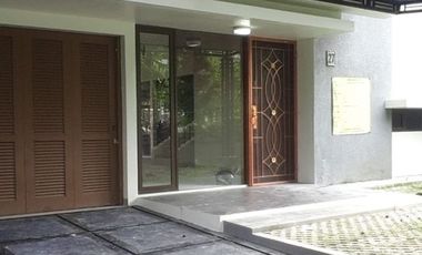 Dijual Rumah Dengan Kolam Renang