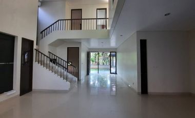 Dijual Rumah Dengan Kolam Renang