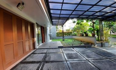 Dijual Rumah Dengan Kolam Renang