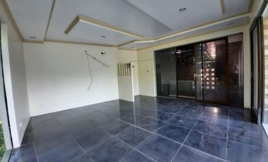 Dijual Rumah Dengan Kolam Renang