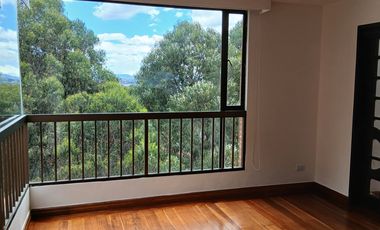 apartamento en arriendo en los rosales. Cod A121133050