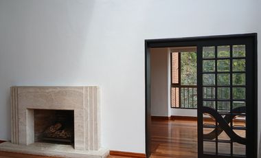 apartamento en arriendo en los rosales. Cod A121133050