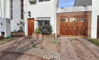 CASA 4 AMBIENTES EN QUILMES