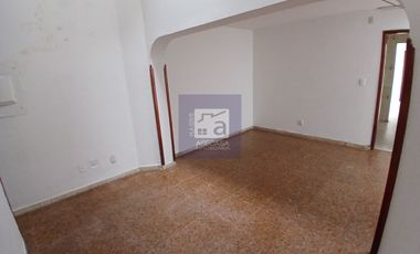 COD. 6135 - SE ARRIENDA APARTAMENTO - BARRIO: SAN ANTONIO