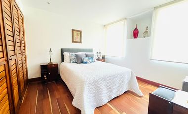 casa en venta en la carolina. Cod V8317167