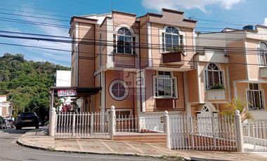 COD. 4866 - SE ARRIENDA CASA - BARRIO: LA FLORESTA