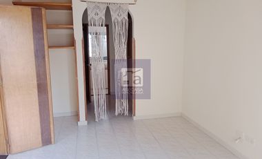 COD. 4866 - SE ARRIENDA CASA - BARRIO: LA FLORESTA