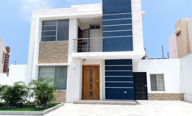 I3 casa en venta en Manta urbanización VIlla Real de 165mt2 que incluye suite