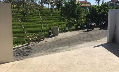 Jual atau Sewa Villa Baru 2 Lantai di Jalan Kayu Tulang daerah Kuta Utara
