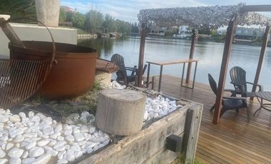 Casa en  Barrio Cabos del Lago. Nordelta
