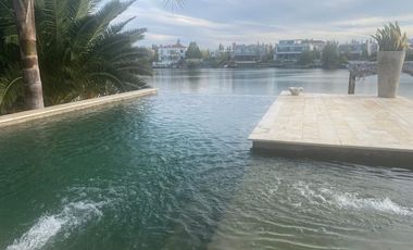 Casa en  Barrio Cabos del Lago. Nordelta